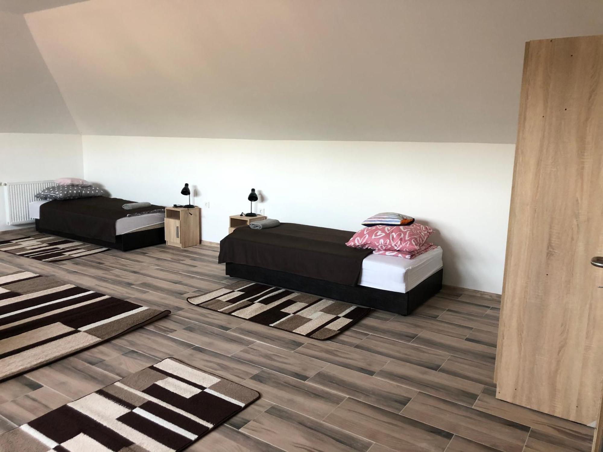 Lukacs Vendeghaz Otel Erdohorvati Oda fotoğraf