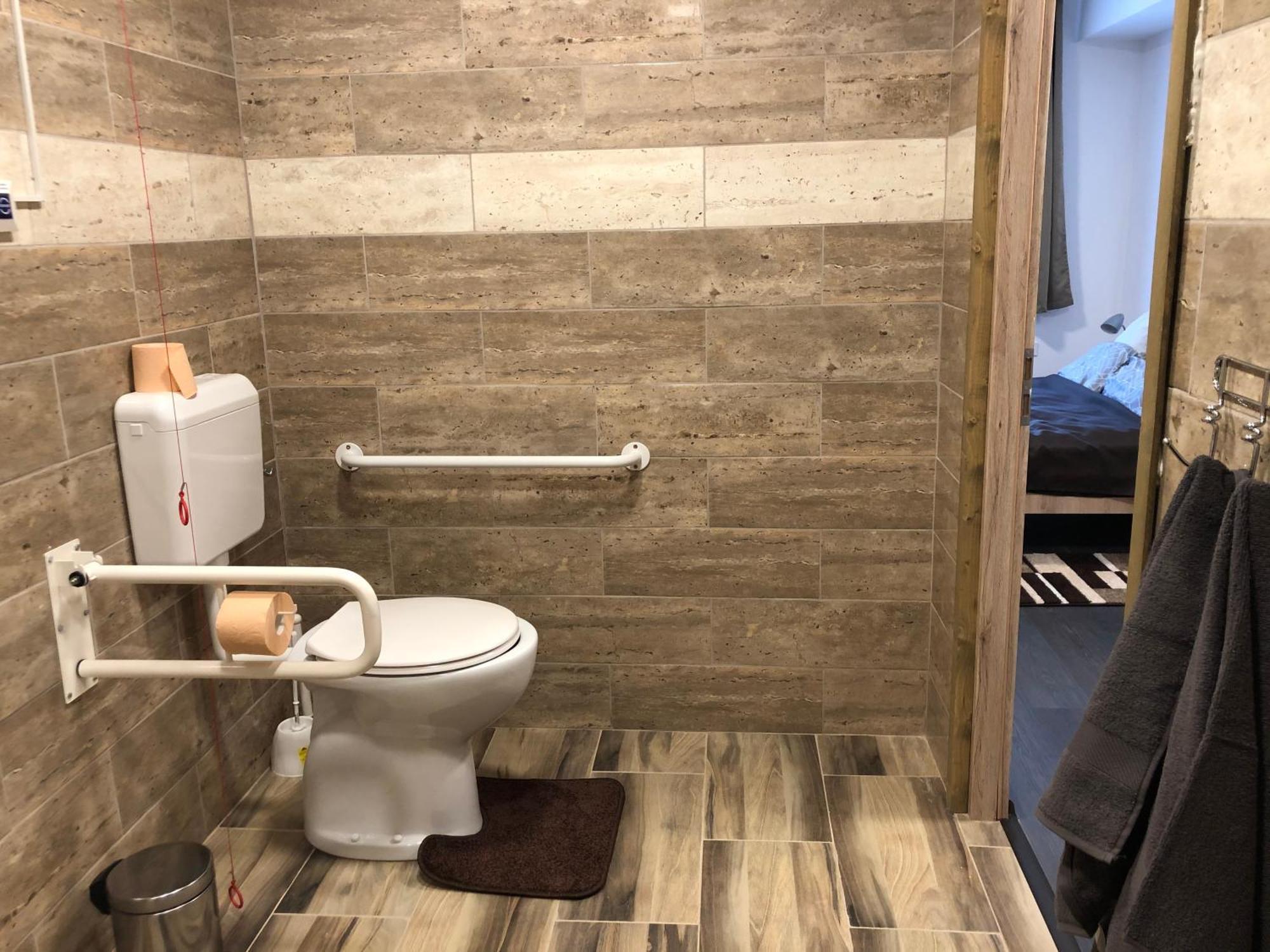 Lukacs Vendeghaz Otel Erdohorvati Oda fotoğraf
